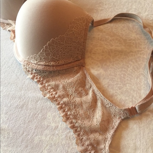 🎈Victoria’s Secret push-up bra- 32D - Picture 2 of 7